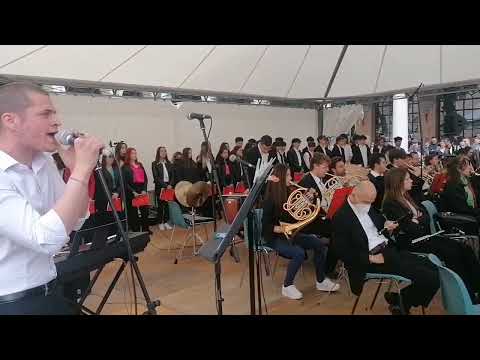 Modena: l'orchestra del liceo Sigonio incanta la piazza del primo maggio
