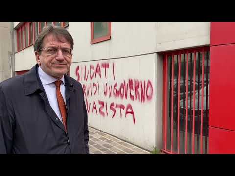 Deliranti scritte no vax alla sede Cgil: 'Un atto di stampo fascista'