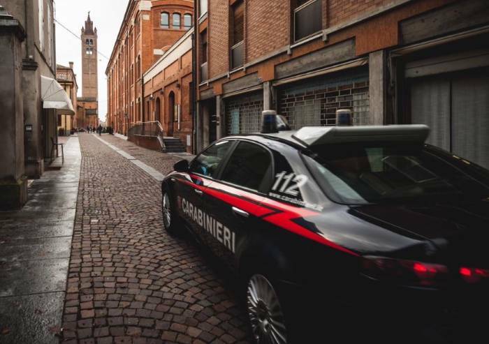 Carpi, rapinano con una bottiglia rotta uno studente: arrestati due 20enni