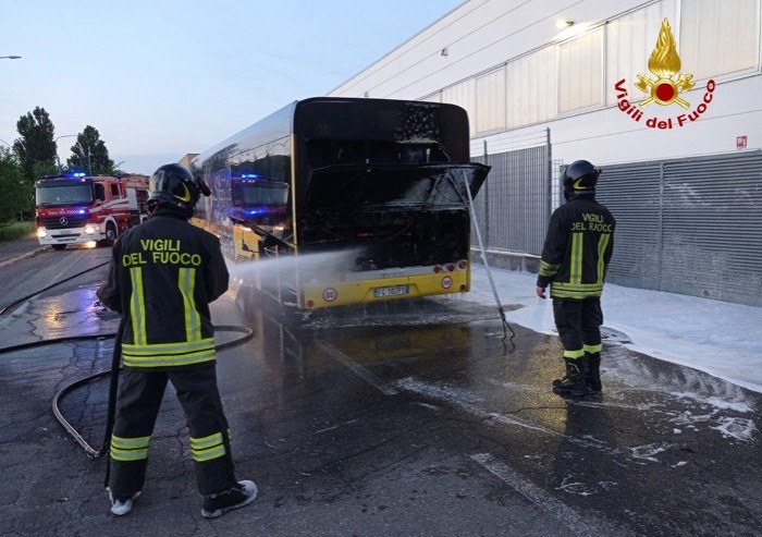Modena, ennesimo autobus in fiamme