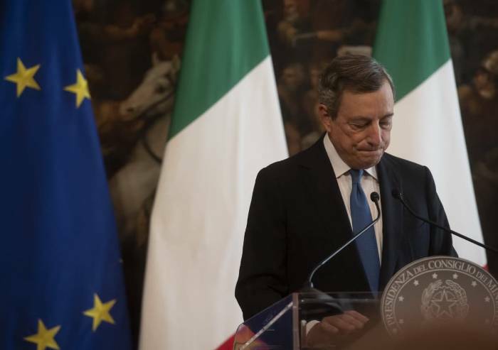 Sondaggio Dire: cala ancora la fiducia degli italiani in Draghi