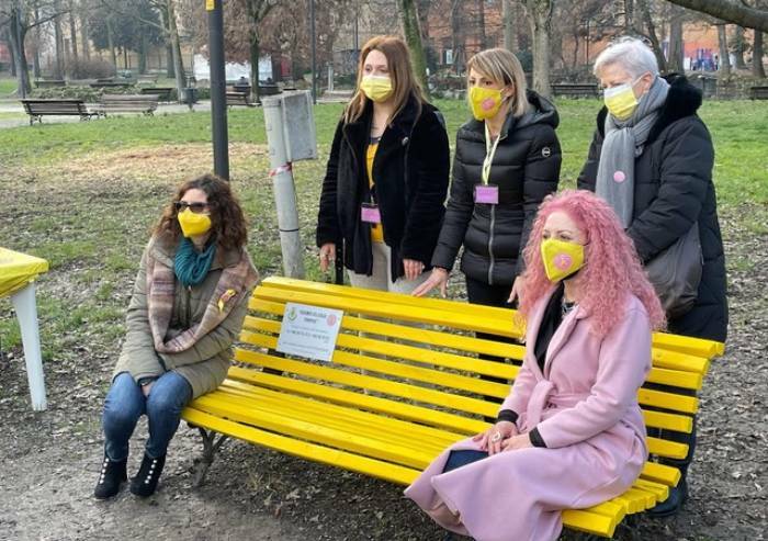 Endometriosi: consegnate a Bonaccini 4 mila firme per sensibilizzare sulla malattia