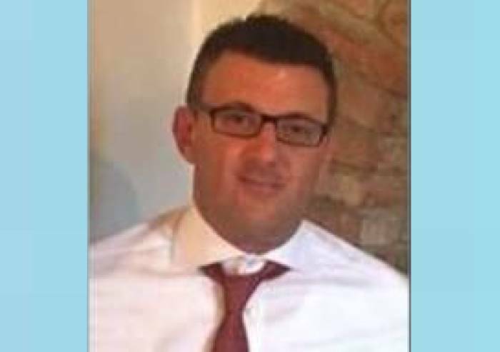 Trovato morto nell'auto parcheggiata: stroncato da malore a 53 anni