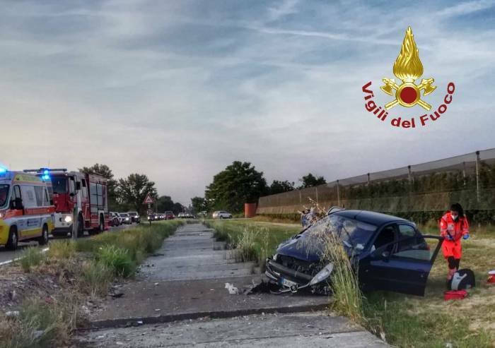 Ravarino: scontro tra tre auto in via Muzza, tre feriti, uno grave