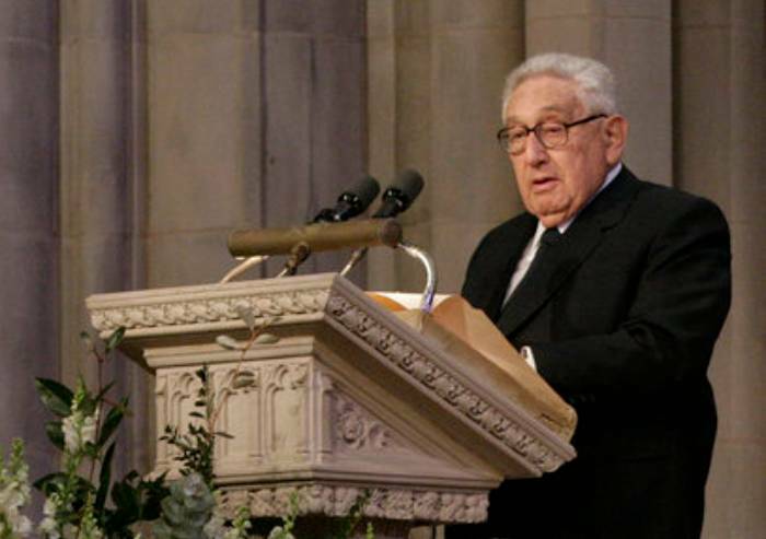 L'Ucraina conceda territori alla Russia: la lezione di Kissinger