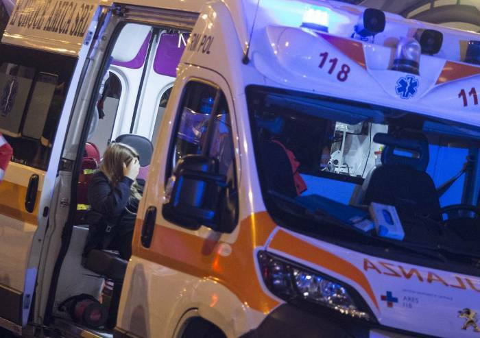 Garda, cameriere 25enne muore stroncato da malore mentre serve clienti