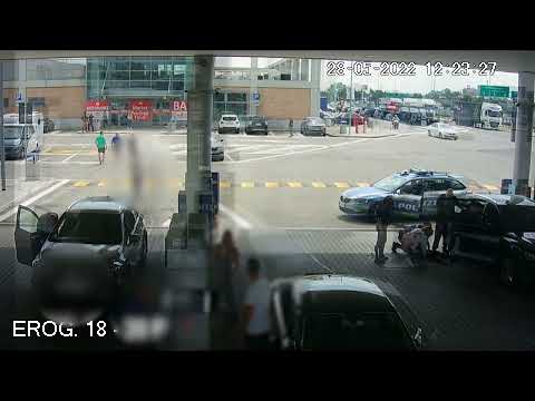 Modena, rischia di soffocare in autostrada: salvata dalla polizia