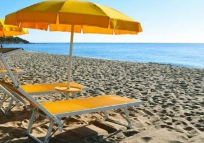 Cara spiaggia: per ombrelloni e lettini a giugno prezzi su del 5,9%