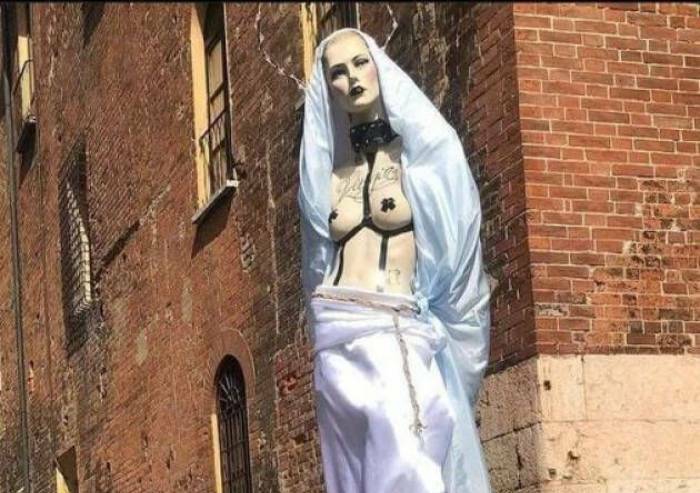 A Modena preghiera pro-Lgbt, a Cremona la Vergine dileggiata al Pride