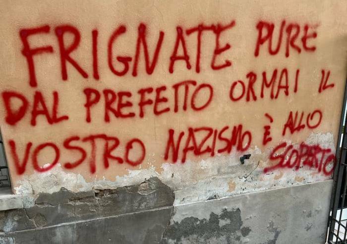 Modena, ancora deliranti scritte no vax contro i sindacati: nel mirino la Uil