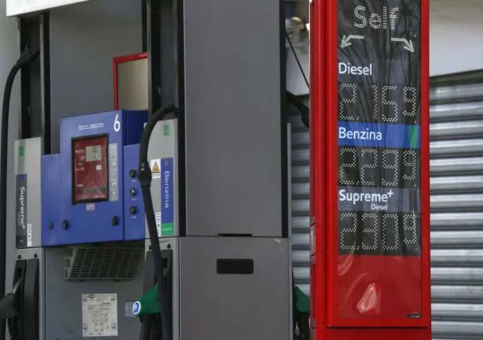'Gasolio oltre i 2 euro: il modello italiano rischia di saltare'