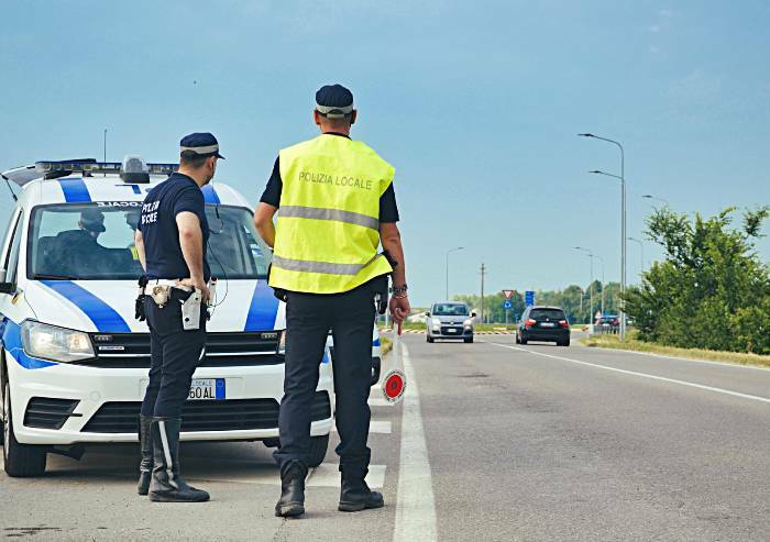 Modena, controlli camion: sanzioni a 14 veicoli su 16 verificati