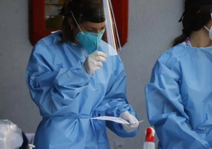 Modena, 120 sanitari contagiati: l'Ausl pensa di richiamare medici dalle ferie