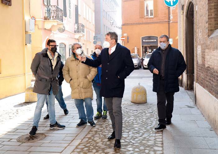 Modena, ciottolato in centro: cantiere infinito. Si va avanti fino a novembre