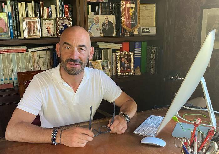 Giudice reintegra psicologa non vaccinata e Bassetti attacca