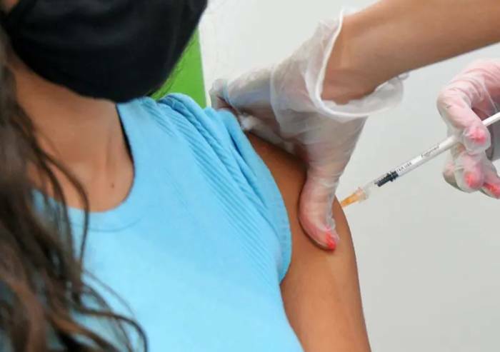 Mestruazioni e vaccino Covid, studio choc: il 40% riporta alterazioni