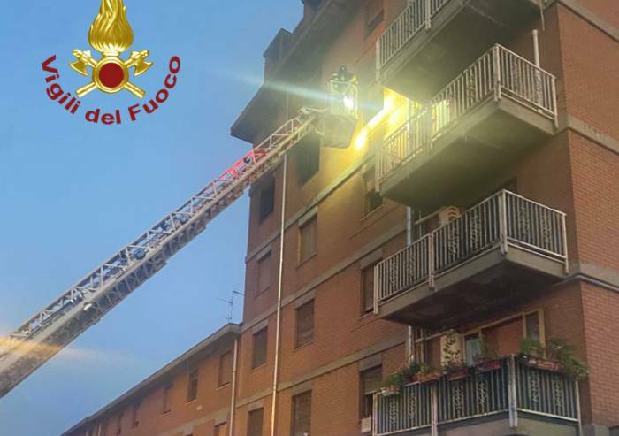 Novi, incendio in un palazzo: venti persone all'ospedale, 50 evacuate