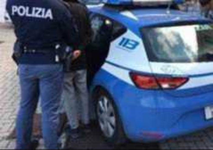 Non si fermano all'alt, inseguiti e bloccati dalla Polizia di Stato