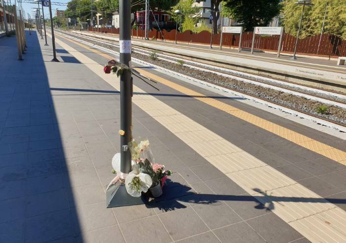 Tragedia in stazione a Riccione: domani il funerale delle due sorelle