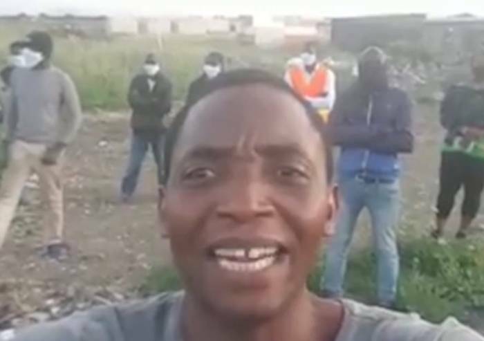 Dalla marcia dei migranti senza documenti alla candidatura in alleanza col PD a Modena: il sogno elettorale di Aboubakar Soumahoro