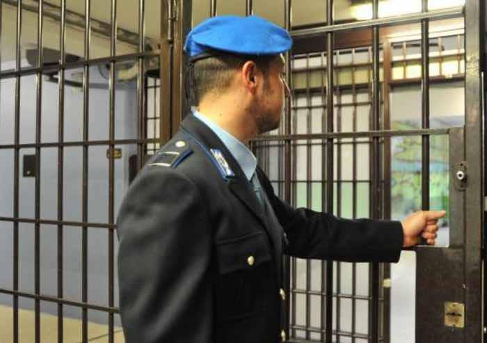 Carcere Bologna, 8 detenuti stranieri aggrediscono detenuto italiano
