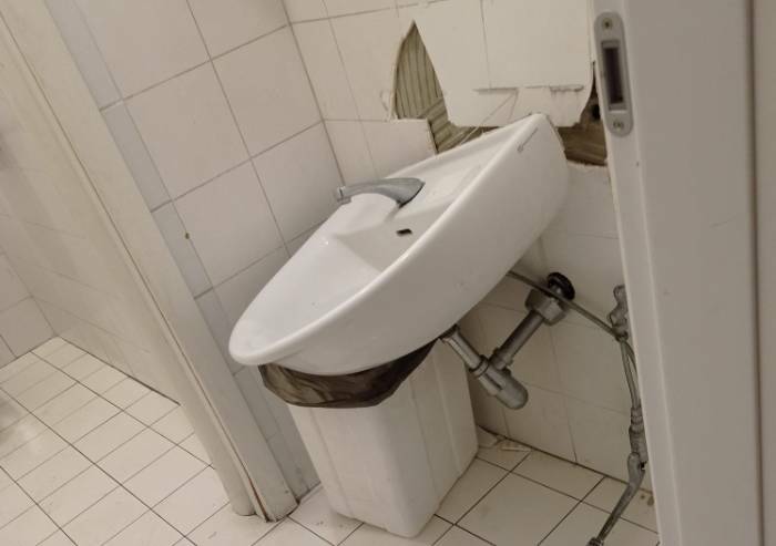 'Seta Modena, ennesimo atto vandalico nei bagni Riservati ad autisti'