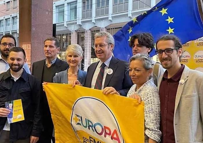Modena, +Europa chiude campagna elettorale distribuendo cannabis light