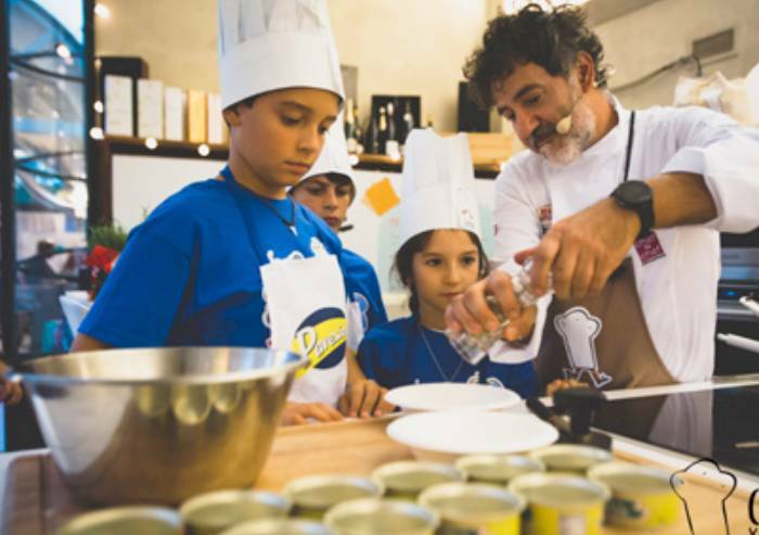 Modena, cuochi per un giorno: bambini in cucina con gli chef stellati