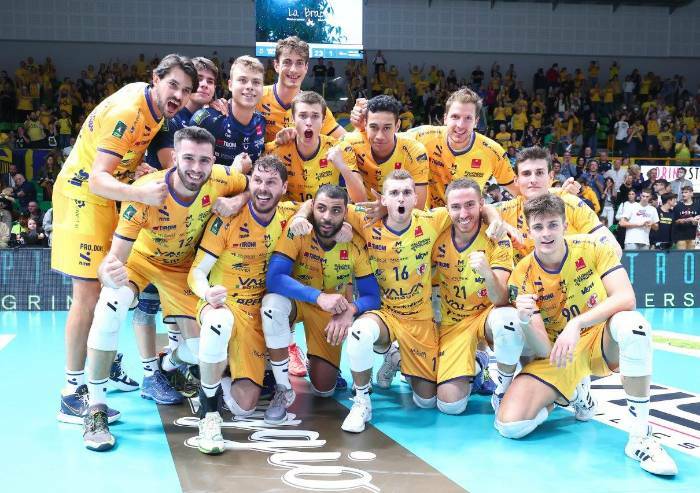 Volley: Valsa Modena stende Piacenza, trionfo con pensiero ad Alfredo