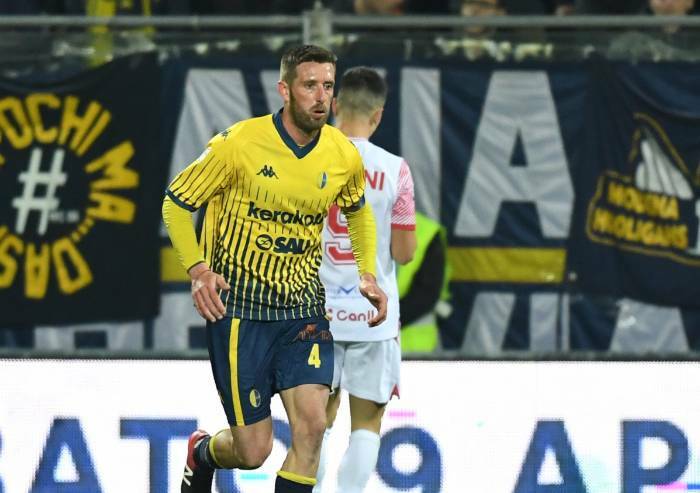 Il Modena c'è e stravince: 5-1 al Como, l'urlo del Braglia