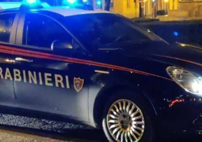 Reggio Emilia, picchia e minaccia di morte i genitori per avere soldi per la droga