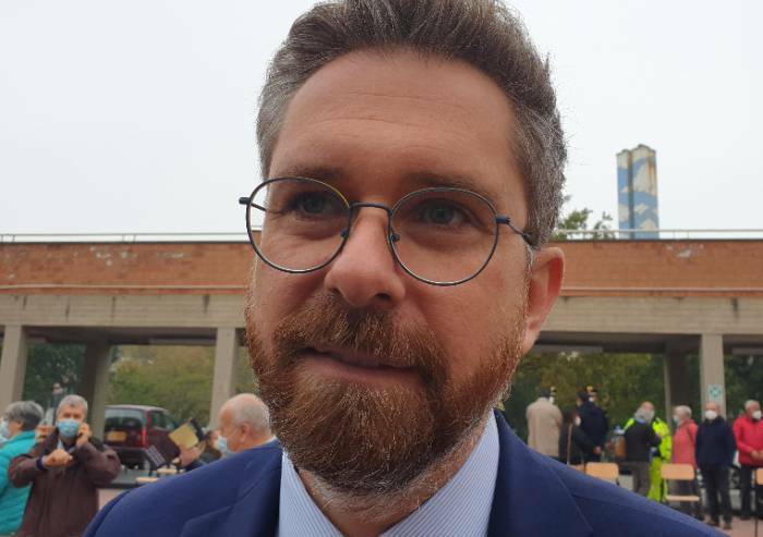 'Tacciano le armi, negoziato subito': sindaco Pd si scopre pacifista