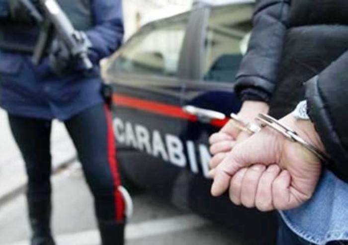 Visto mentre ruba in un bar, arrestato dai Carabinieri