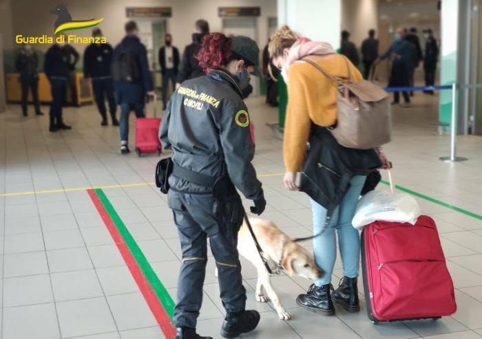 Aeroporto Bologna, scoperti 4,5 milioni di valuta non dichiarata