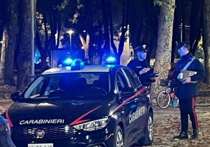 Muore a 17 anni travolto da treno mentre fugge da carabinieri