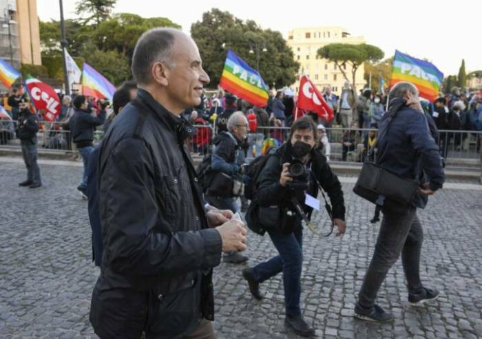 Letta: 'Giusto andare in piazza per la Pace anche se contestato'