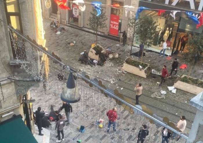 Istanbul, attentato in strada, 6 morti