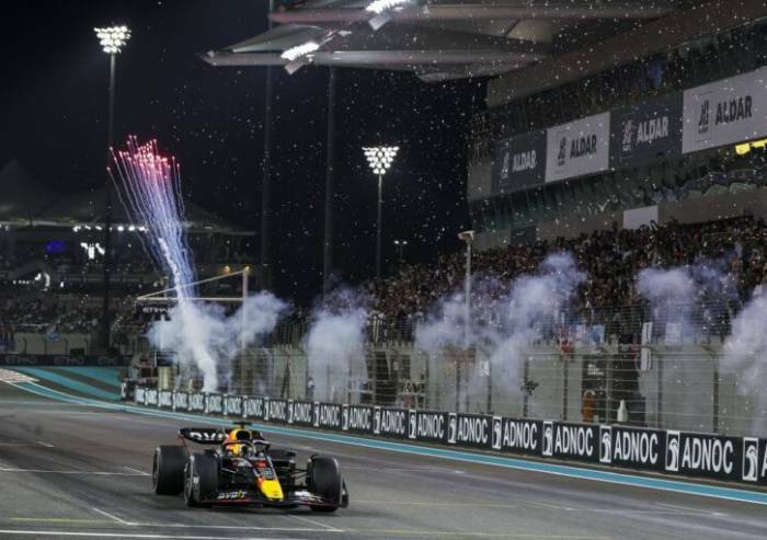 Ad Abu Dhabi vince Verstappen, Leclerc secondo