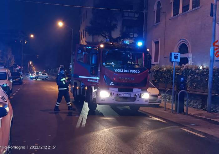 Modena, fuga di monossido di carbonio: 4 intossicati, due in camera iperbarica, edificio evacuato