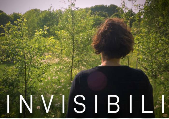 Invisibili: il documentario sulle reazioni avverse al vaccino Covid