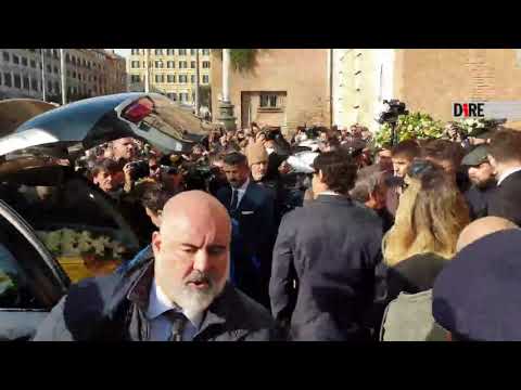 Roma, in migliaia ai funerali di Mihajlovic