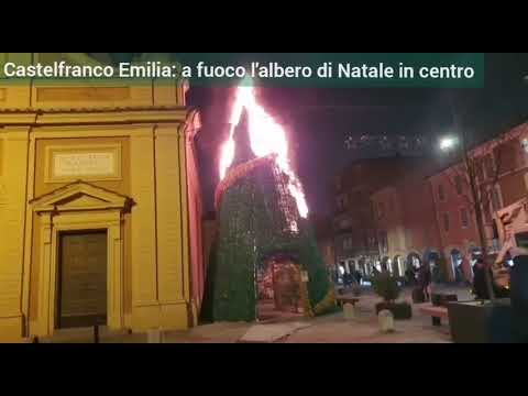 'Castelfranco, albero di Natale in fiamme: episodio da chiarire'