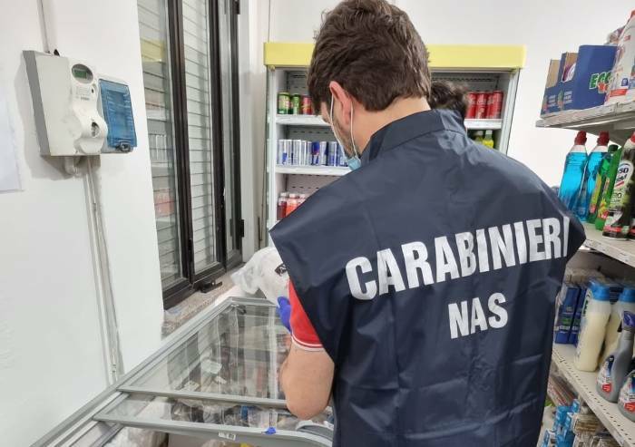 Blitz dei Nas nei locali emiliani: multati 4 negozi e cibi sequestrati