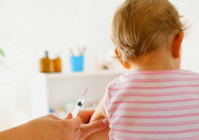 Vaccino Covid, primi sms per mille bimbi modenesi tra 6 mesi e 4 anni