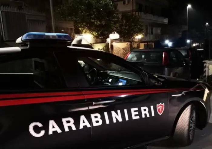 Pavullo: si consegna ai Carabinieri l'uomo armato che si era barricato in casa