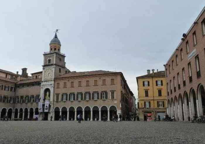 Meno nati, più morti e giovani che se ne vanno: Modena in declino demografico