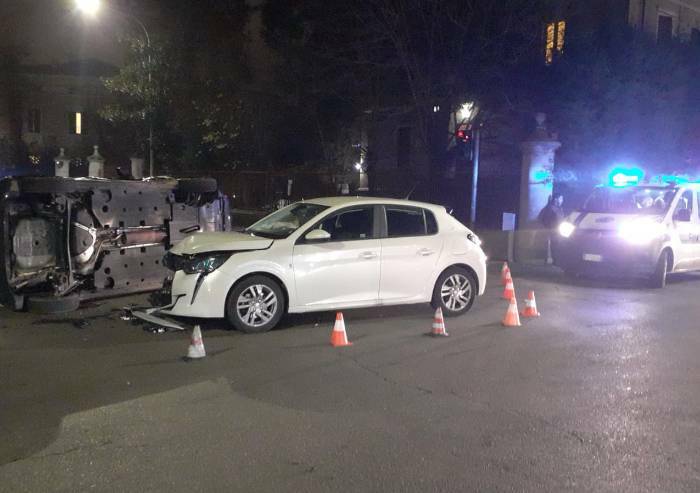 Modena, schianto tra via Gobetti e via Morane: traffico in tilt