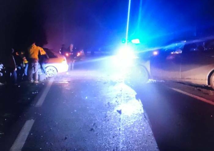 Scontro sull'Estense: tre feriti, grave 27enne