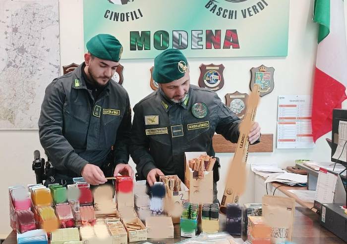 Modena, la Finanza sequestra 22mila prodotti da fumo