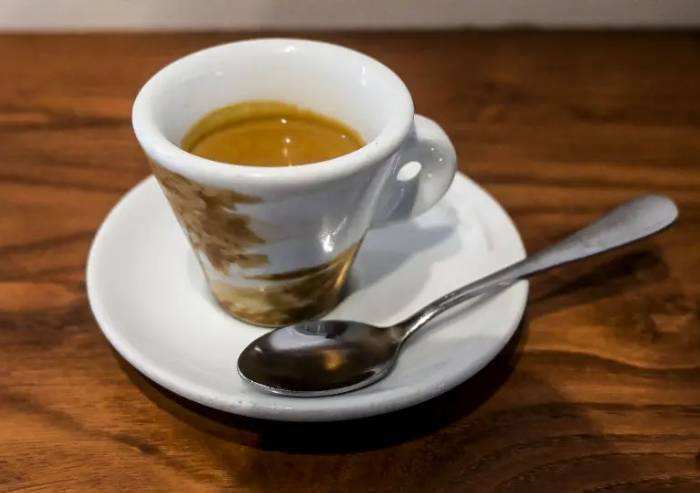 Modena, il caffè al bar schizza a 1.30 euro: 'Fermatevi'